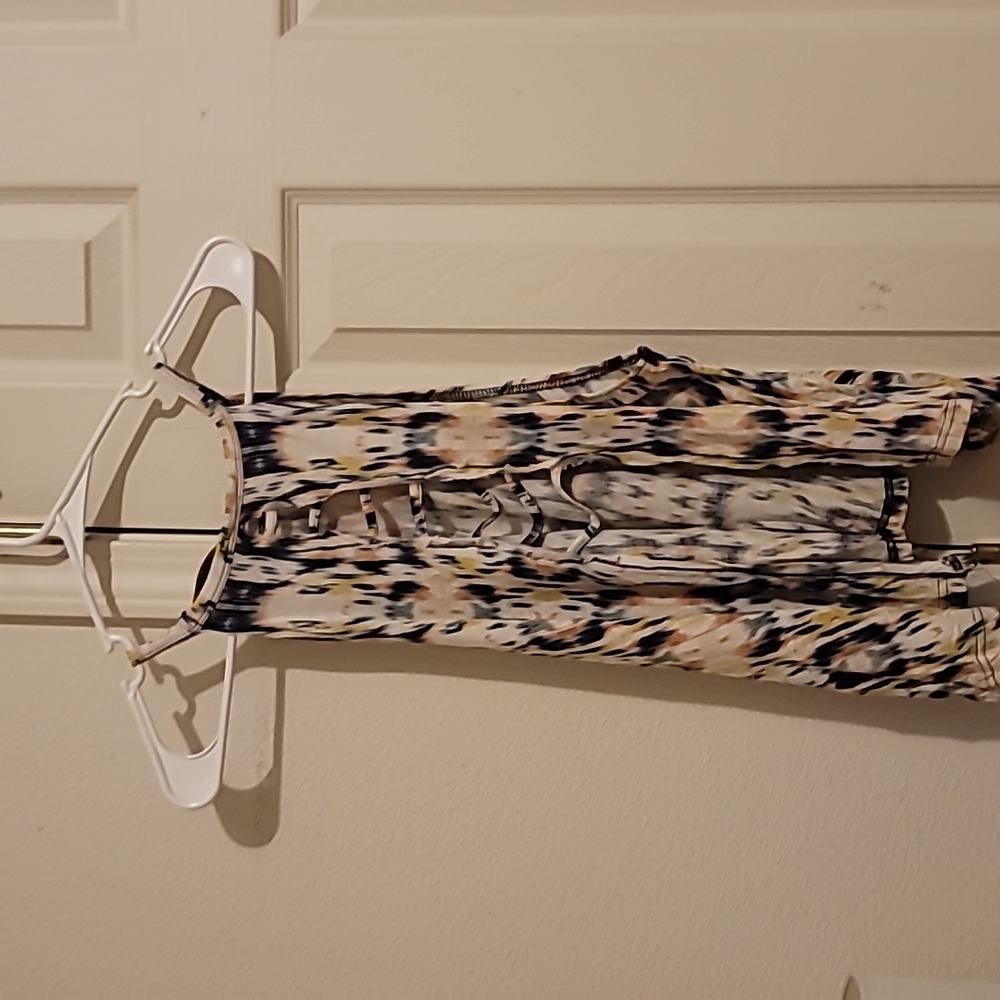 Backless Blouse - Picture 2 of 4
